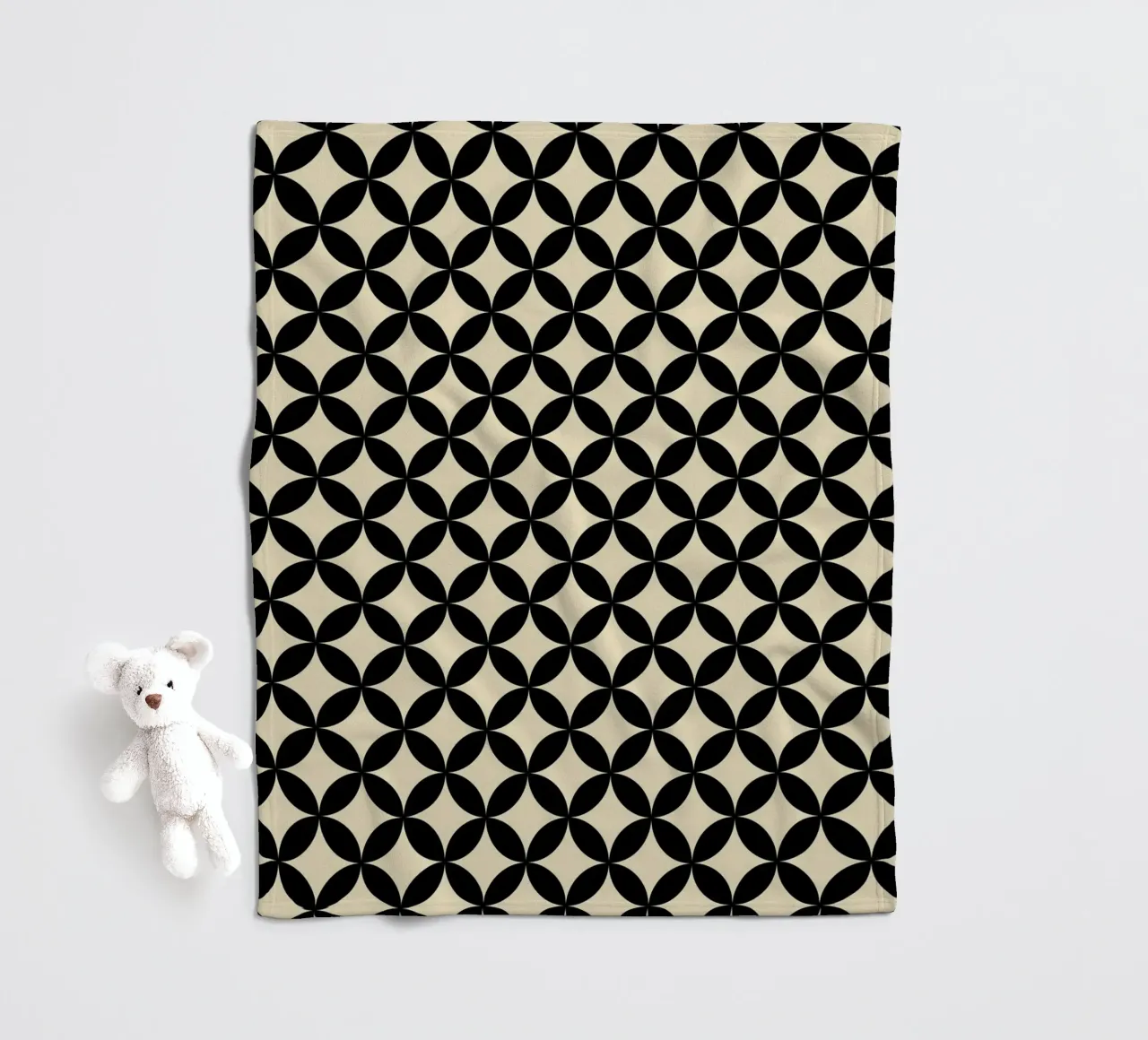 Minimal Basic Geometric Flower Pattern 2 | Nero su Beige coperta in pile da Beauty in Simplicity