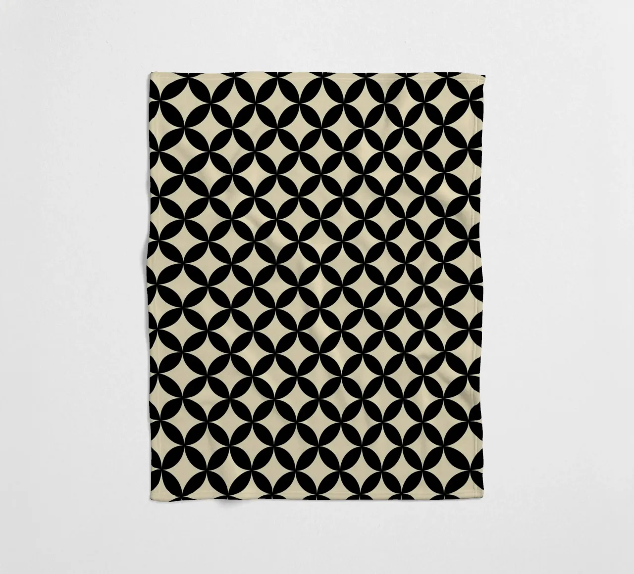 Minimal Basic Geometric Flower Pattern 2 | Nero su Beige coperta in pile da Beauty in Simplicity