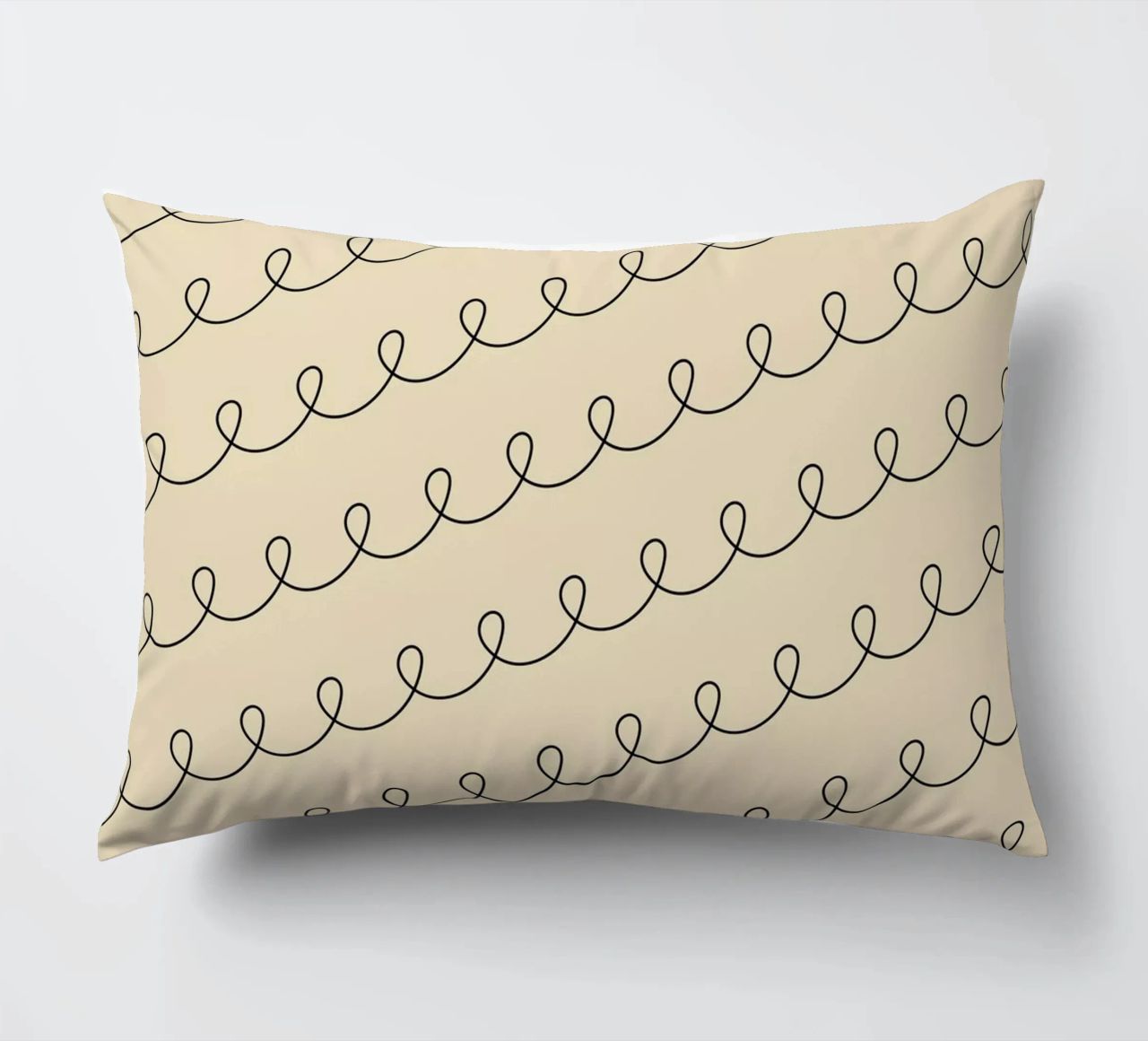 Disegno geometrico minimale di linee ad anello 2 | nero su beige cuscino da Beauty in Simplicity