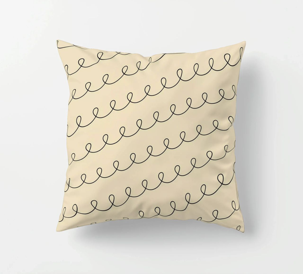 Disegno geometrico minimale di linee ad anello 2 | nero su beige cuscino da Beauty in Simplicity