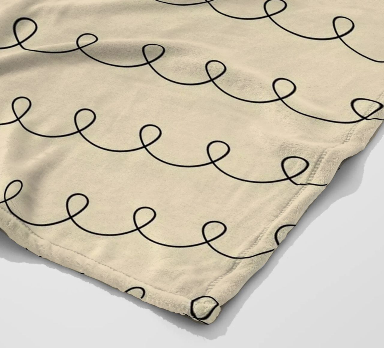 Minimal Geometric Looping Lines Zeichnung 2 | Schwarz auf Beige Fleecedecke von Beauty in Simplicity