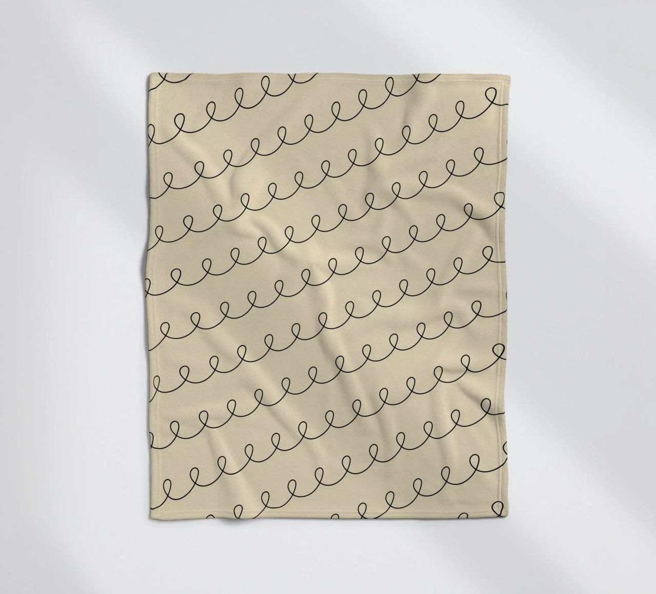 Minimal Geometric Looping Lines Zeichnung 2 | Schwarz auf Beige Fleecedecke von Beauty in Simplicity