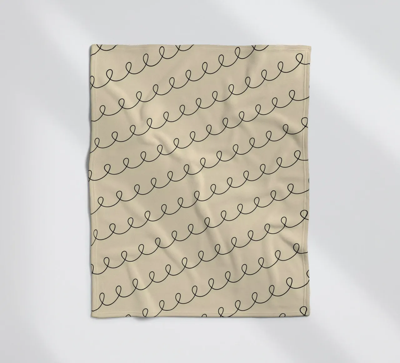 Minimal Geometric Looping Lines Zeichnung 2 | Schwarz auf Beige Fleecedecke von Beauty in Simplicity