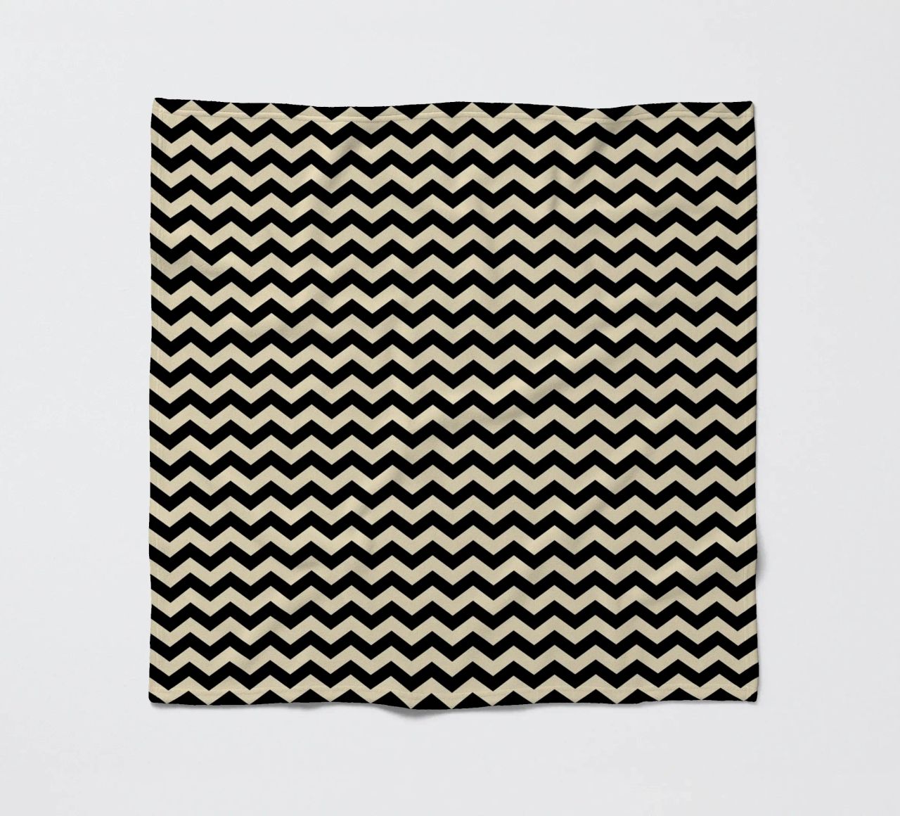 Minimal Chic Basic Chevron Pattern | Nero e Beige coperta in pile da Beauty in Simplicity