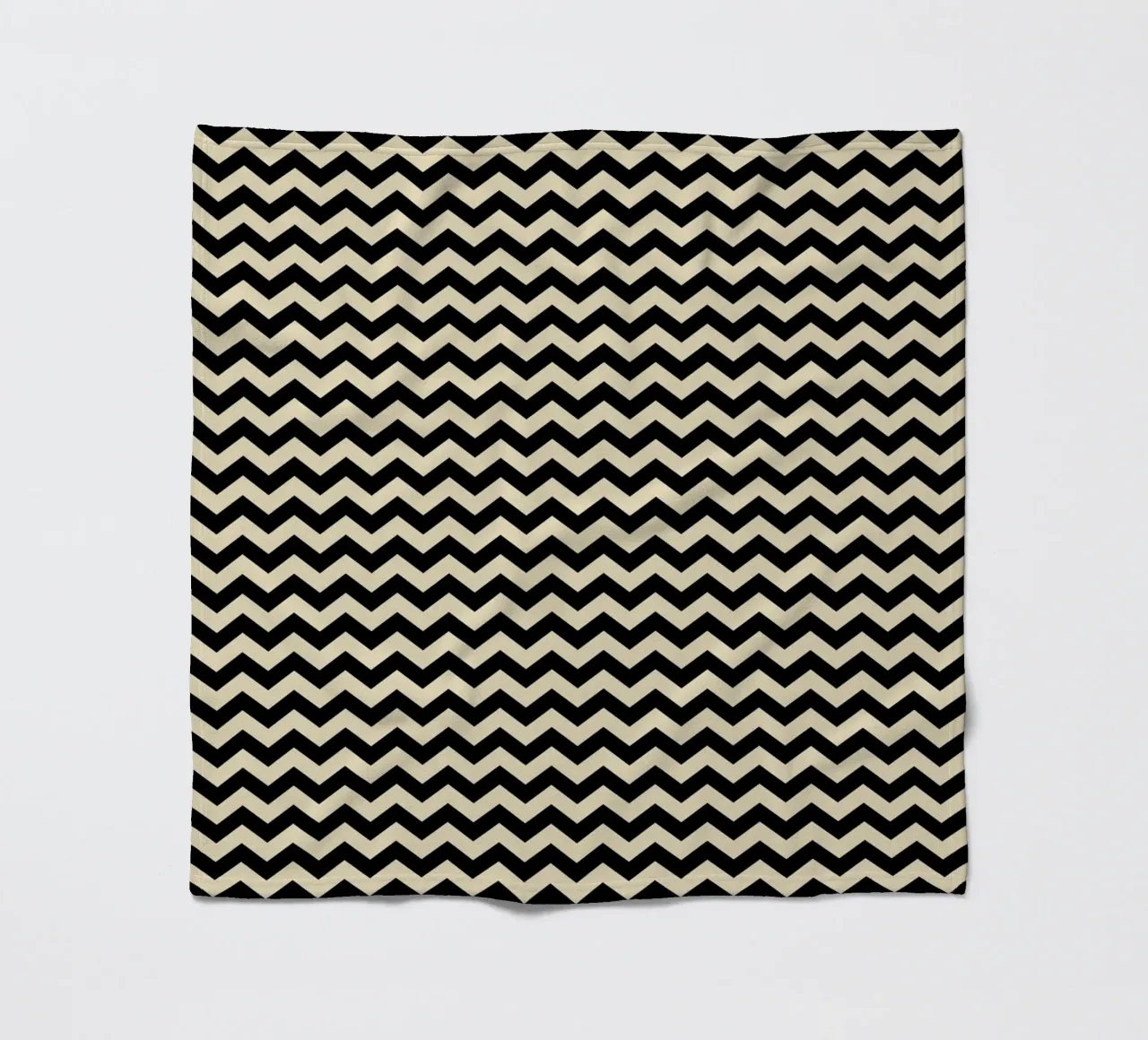 Minimal Chic Basic Chevron Pattern | Nero e Beige coperta in pile da Beauty in Simplicity
