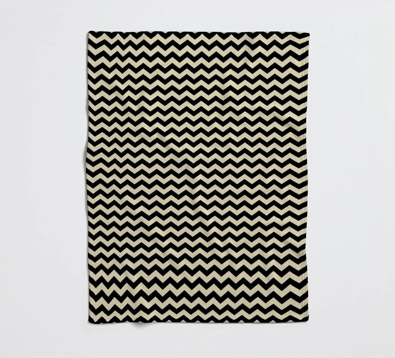 Minimal Chic Basic Chevron Pattern | Nero e Beige coperta in pile da Beauty in Simplicity