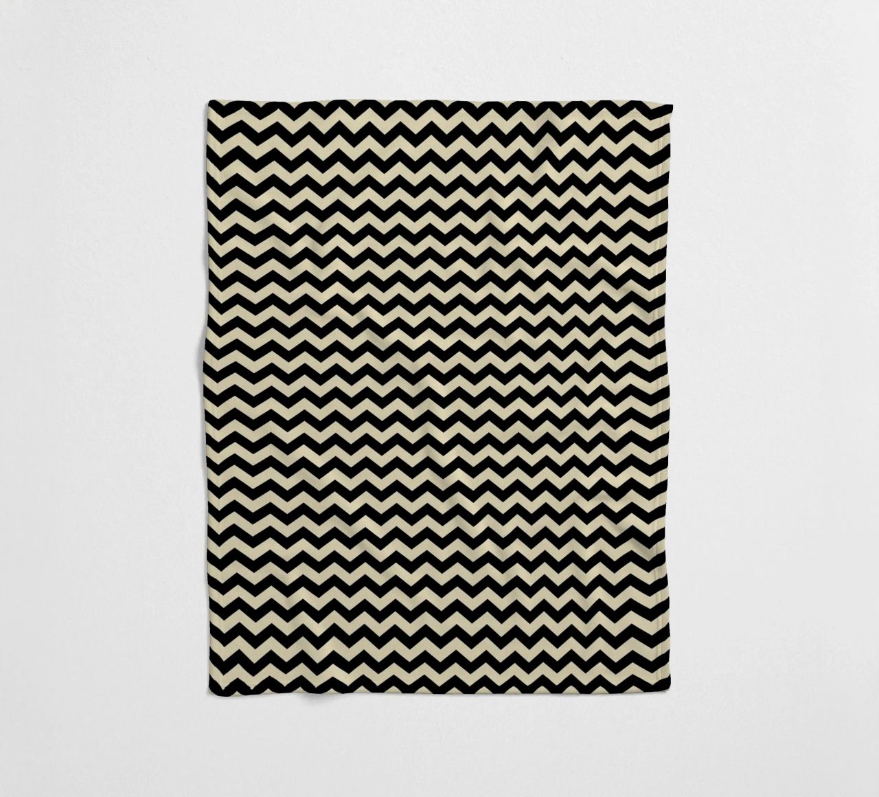 Minimal Chic Basic Chevron Pattern | Nero e Beige coperta in pile da Beauty in Simplicity