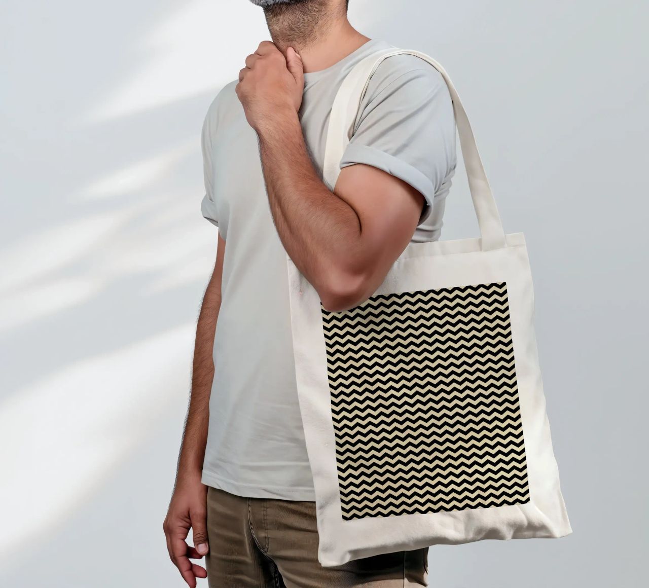 Minimal Chic Basic Chevron Pattern | Nero e Beige borsa in juta da Beauty in Simplicity
