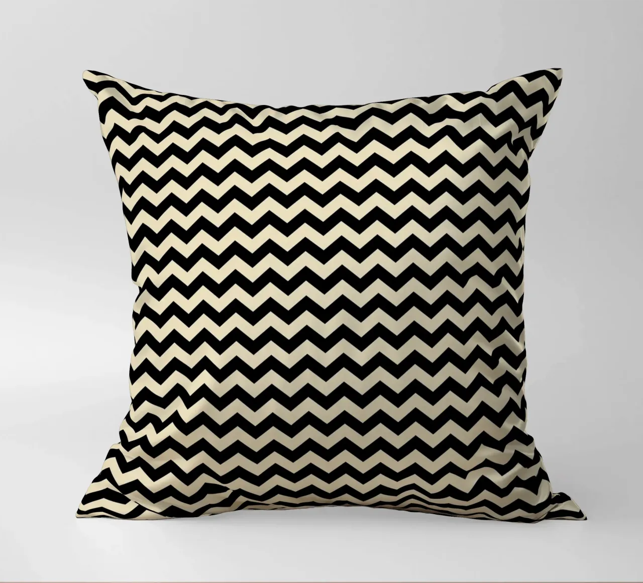 Minimal Chic Basic Chevron Pattern | Negro y Beige cojín de Beauty in Simplicity