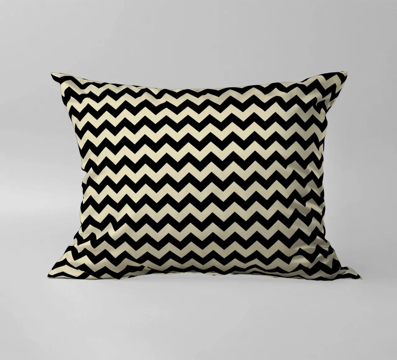 Minimal Chic Basic Chevron Pattern | Nero e Beige cuscino da Beauty in Simplicity