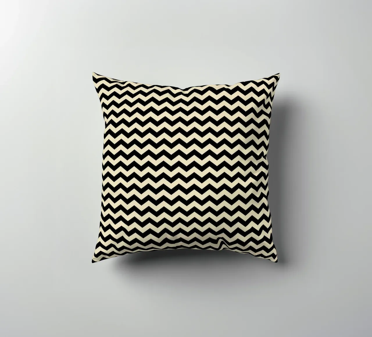 Minimal Chic Basic Chevron Pattern | Negro y Beige cojín de Beauty in Simplicity