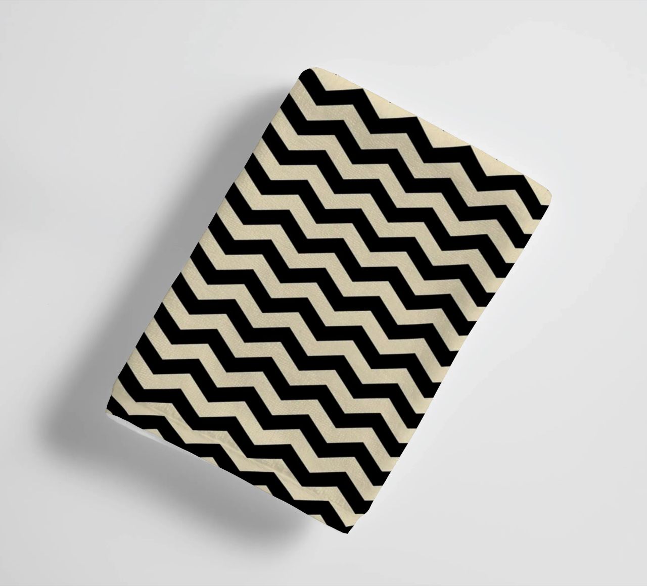 Minimal Chic Basic Chevron Pattern | Nero e Beige asciugamano da bagno da Beauty in Simplicity