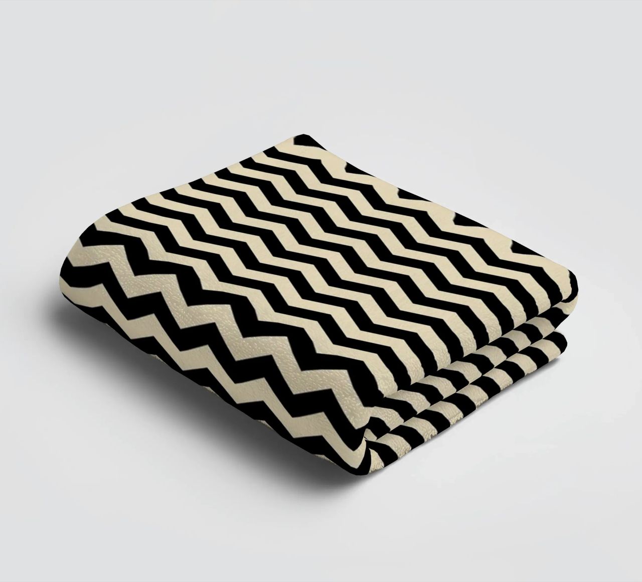 Minimal Chic Basic Chevron Pattern | Nero e Beige asciugamano da bagno da Beauty in Simplicity