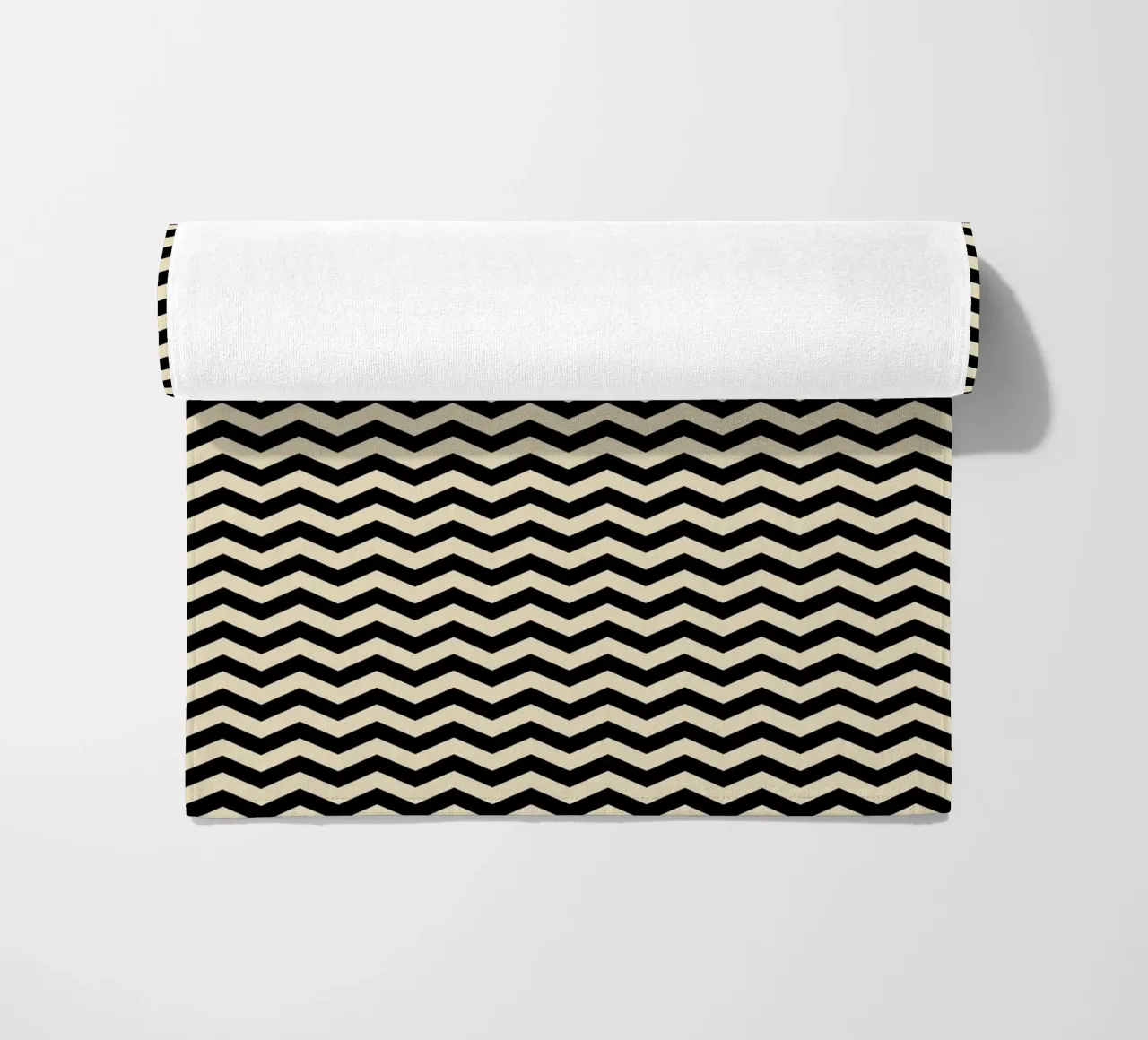 Minimal Chic Basic Chevron Pattern | Nero e Beige telo mare da Beauty in Simplicity
