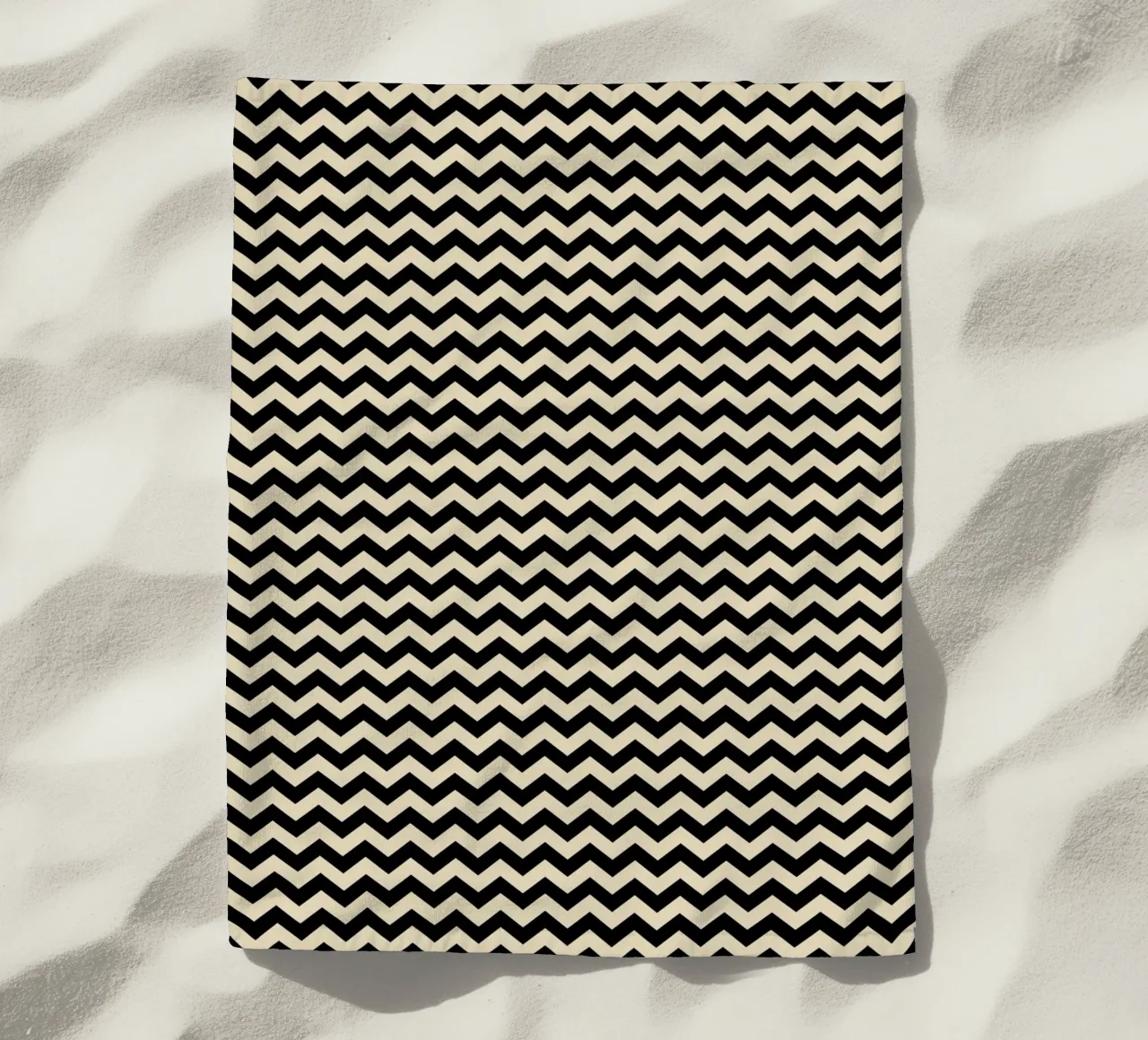 Minimal Chic Basic Chevron Pattern | Nero e Beige telo mare da Beauty in Simplicity