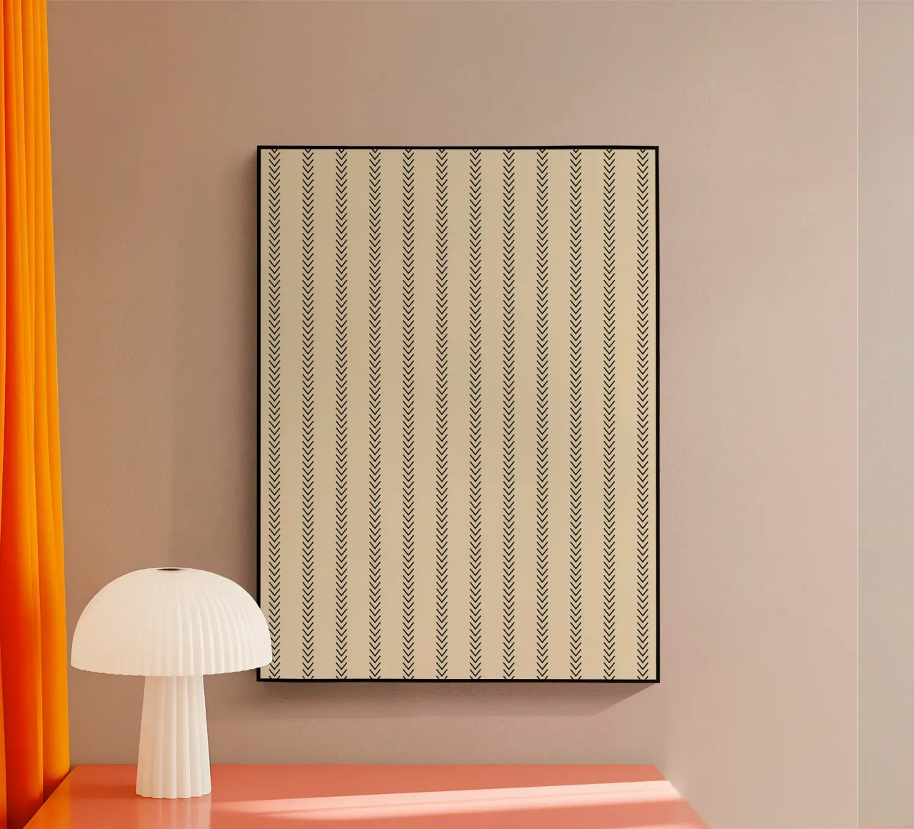 Frecce minime classiche standard a strisce nere su beige plexiglass da Beauty in Simplicity