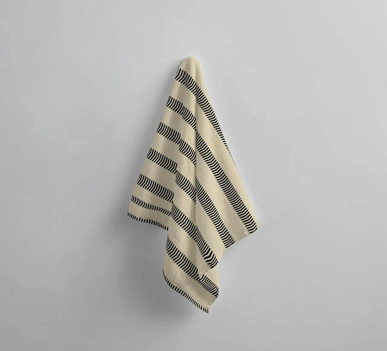 Minimal Basic Mudcloth Frecce a strisce | Nero su Beige asciugamano da bagno da Beauty in Simplicity