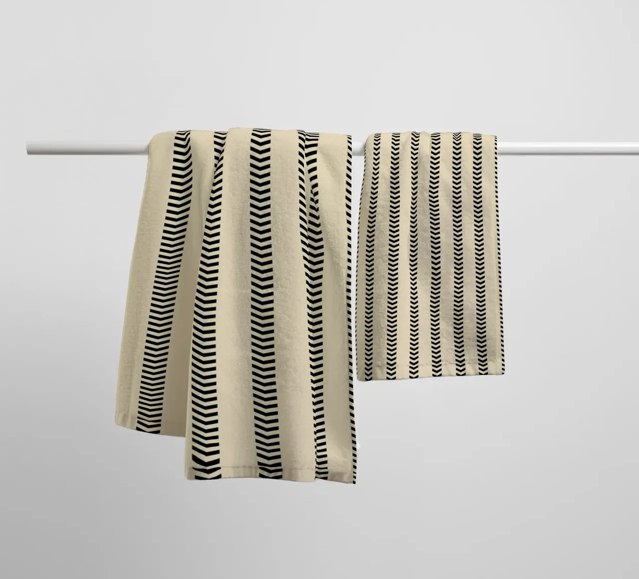 Minimal Basic Mudcloth Frecce a strisce | Nero su Beige asciugamano da bagno da Beauty in Simplicity