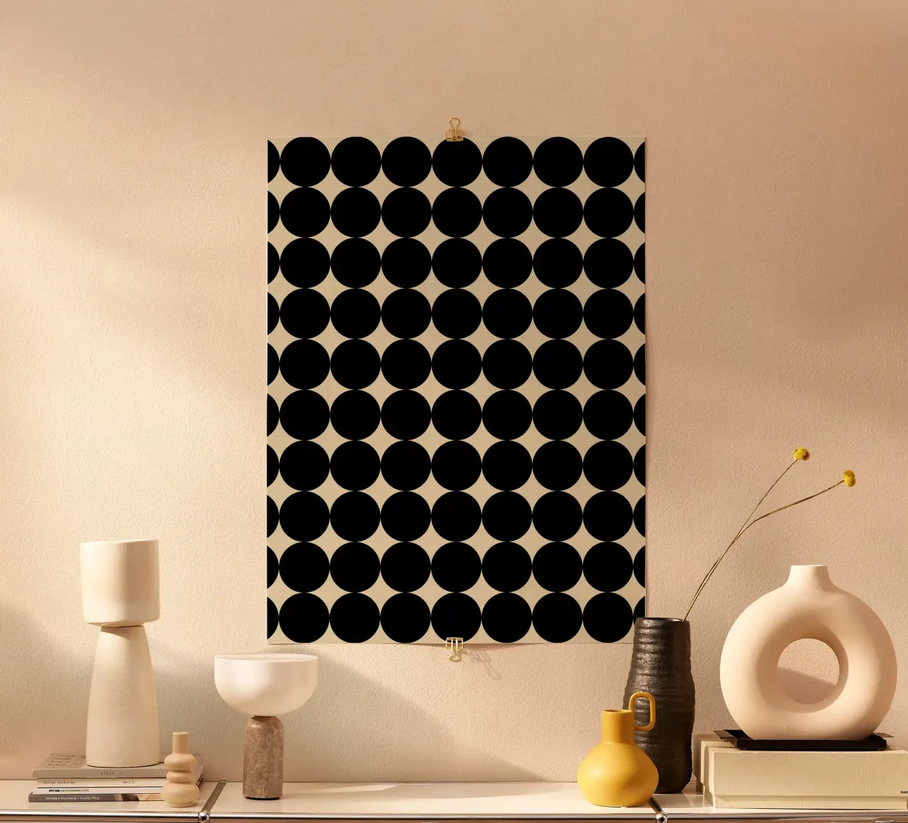 Motivo geometrico minimalista Scandi a forma di cerchio, nero su beige poster con telaio in plastica da Beauty in Simplicity