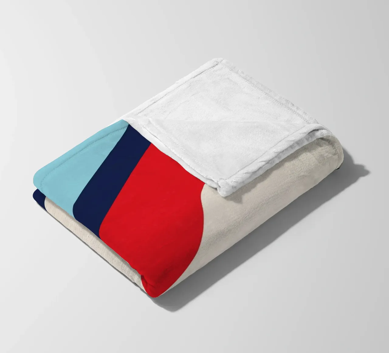 Design geometrico a strisce e legno coperta in pile da Petra Lang