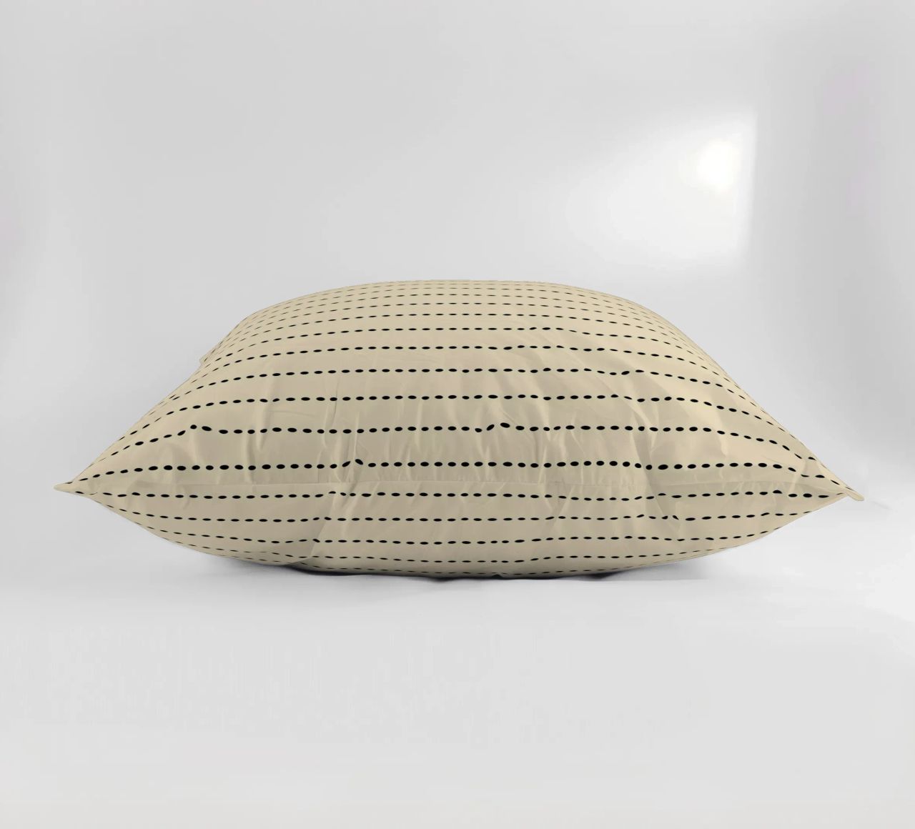 Minimal Scandinavian Basic Strisce a pois | Nero su Beige cuscino da Beauty in Simplicity