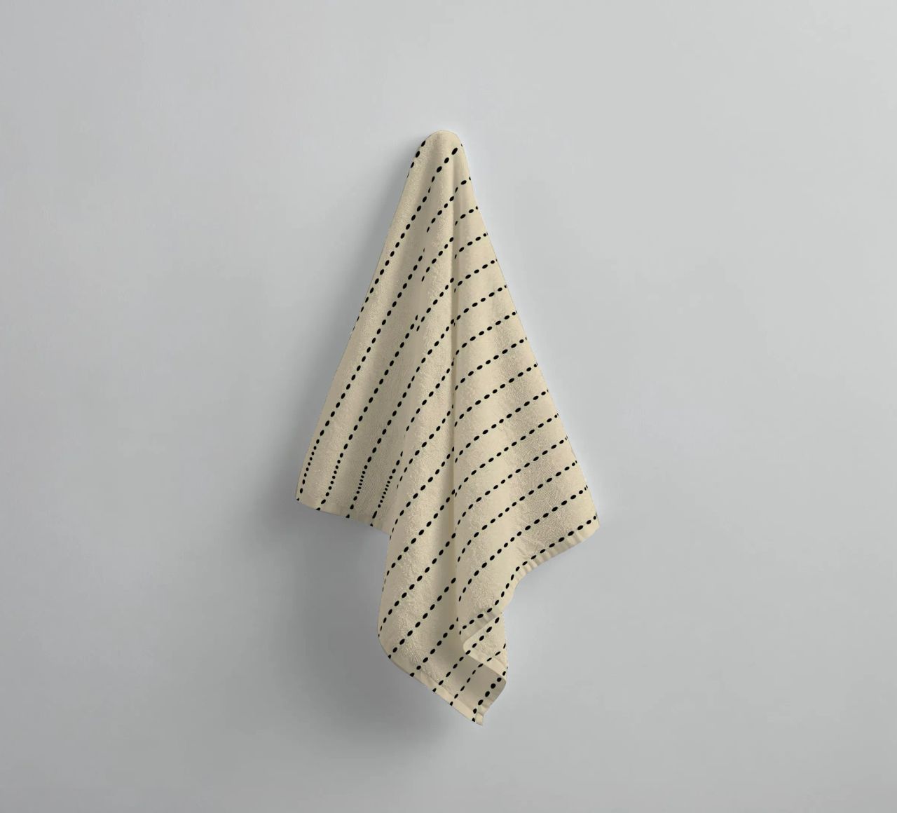 Minimal Scandinavian Basic Strisce a pois | Nero su Beige asciugamano da bagno da Beauty in Simplicity