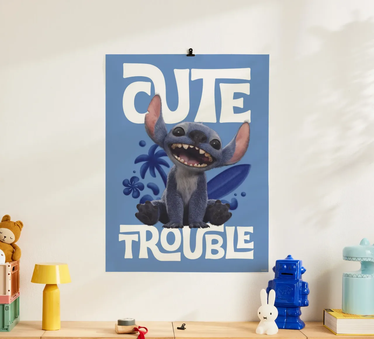 Stitch "cute trouble" poster con telaio in alluminio da Stitch