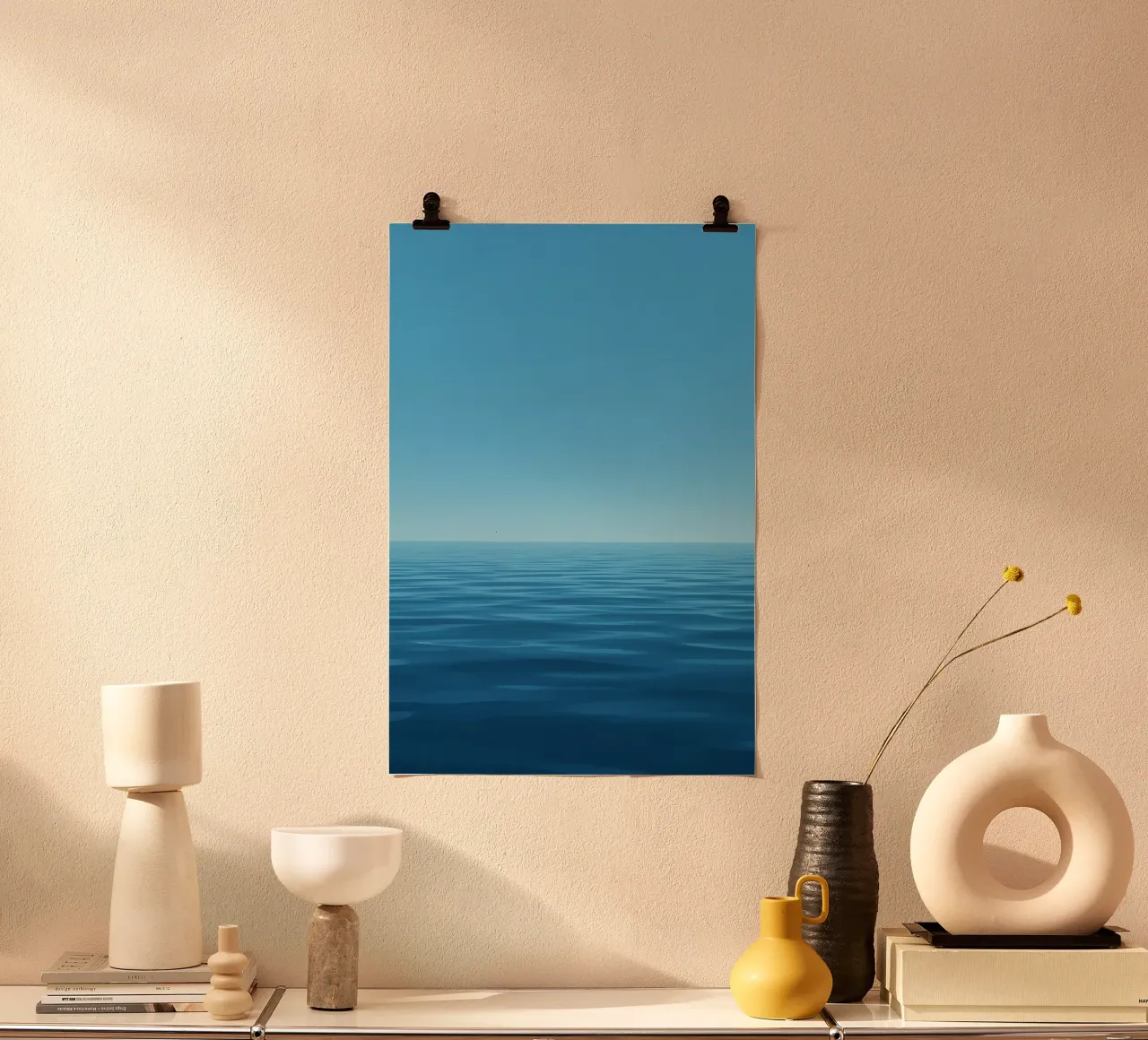 Blauer Himmel und gekräuselte Meeresoberfläche Poster mit Aluminium Rahmen von DesignDoodle