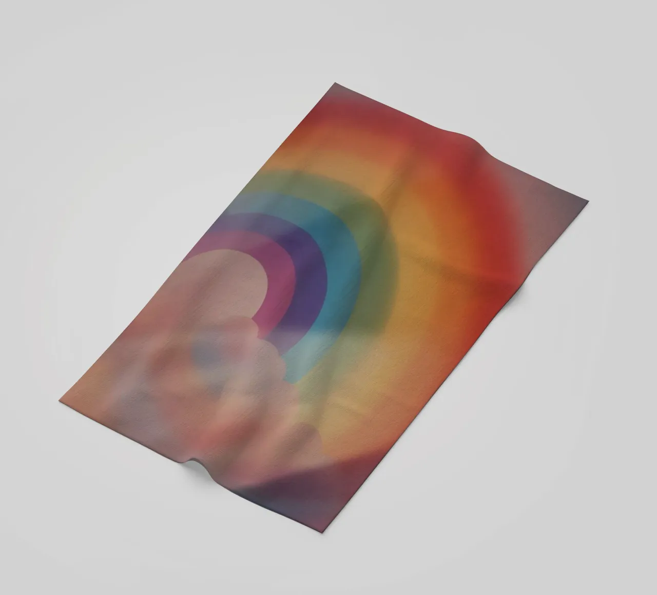 Arcobaleno sfocato e forme di nuvole telo mare da DesignDoodle