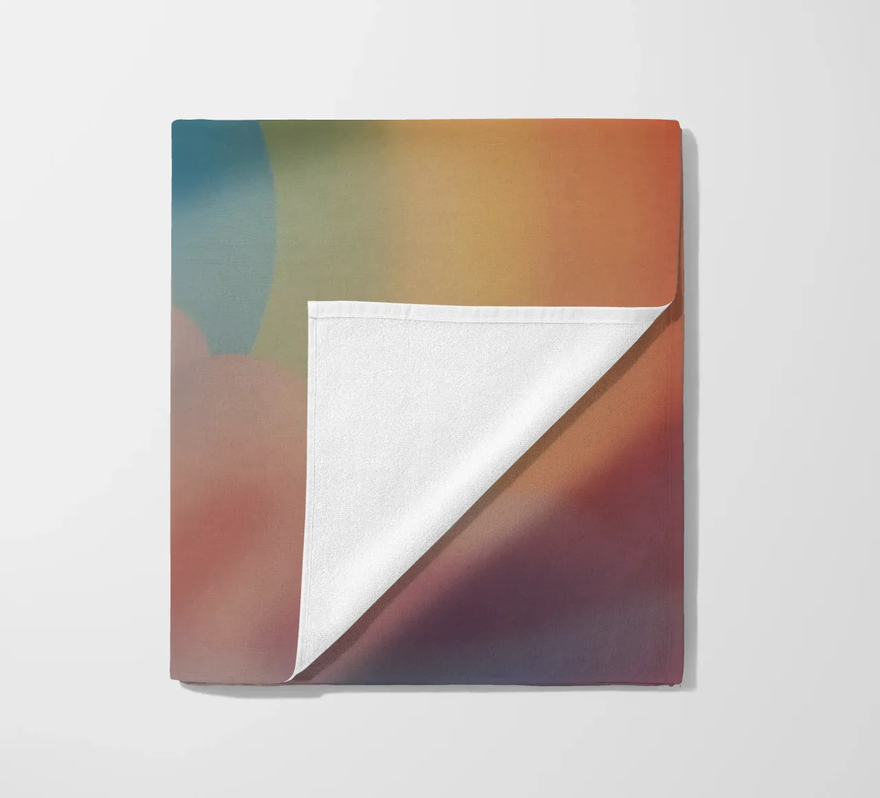Arcobaleno sfocato e forme di nuvole telo mare da DesignDoodle