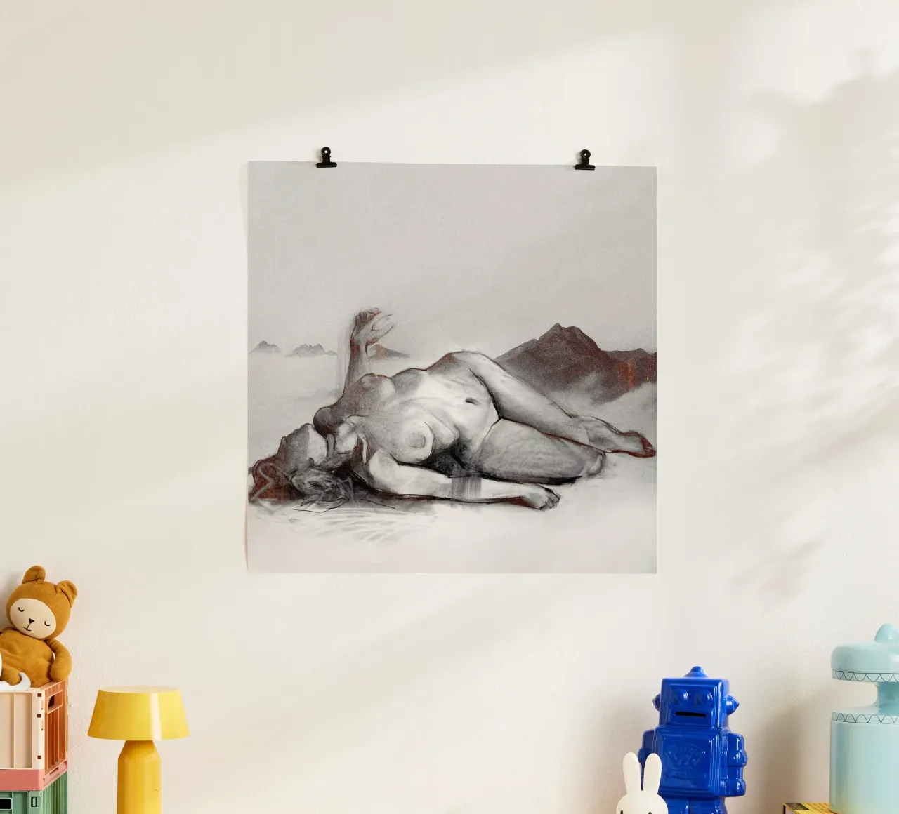 Charcoal sketch of a lying woman poster con telaio in alluminio da Stoian Hitrov