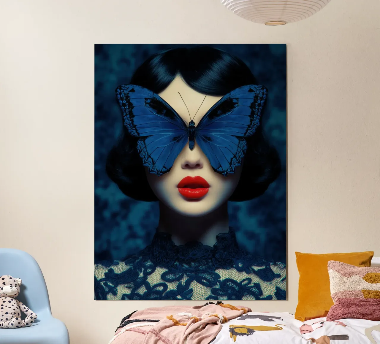 Donna con farfalla | Lusso misterioso poster con telaio in legno da Autofocus