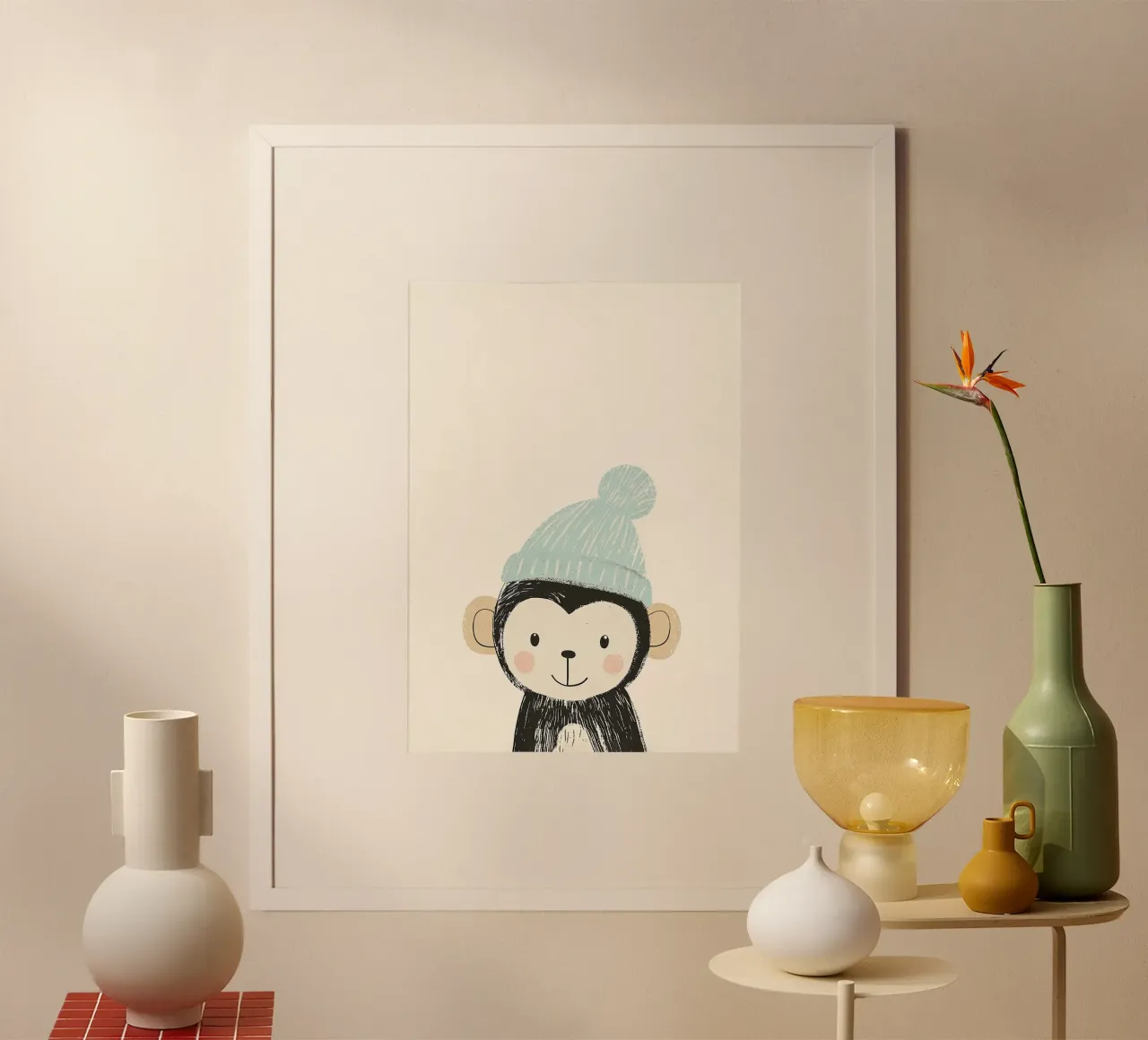 Simpatica scimmia con cappello poster con telaio in legno da David Müller