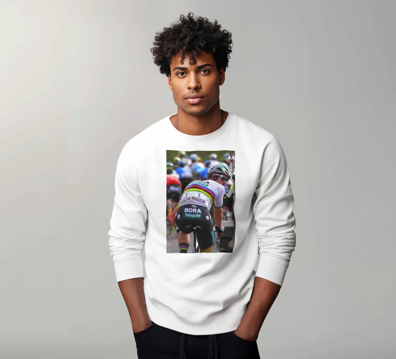 peter sagan con il kit della squadra bora-hansgrohe felpa da addelia shope