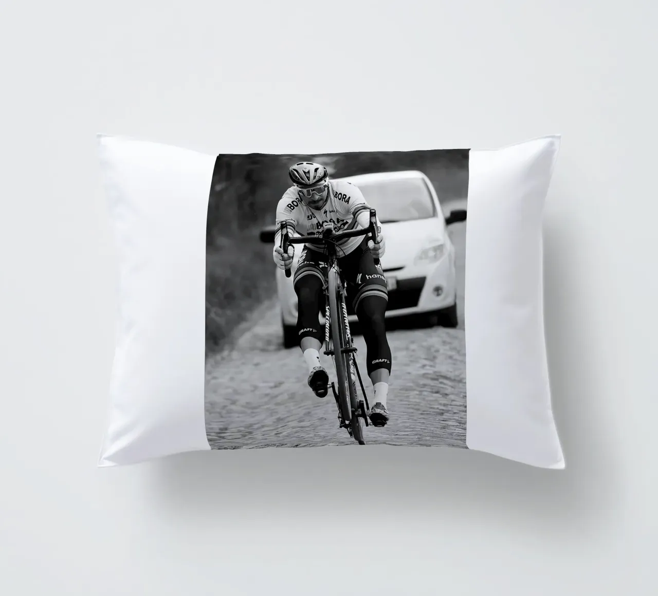 peter sagan gareggia in una delle gare classiche cuscino da addelia shope