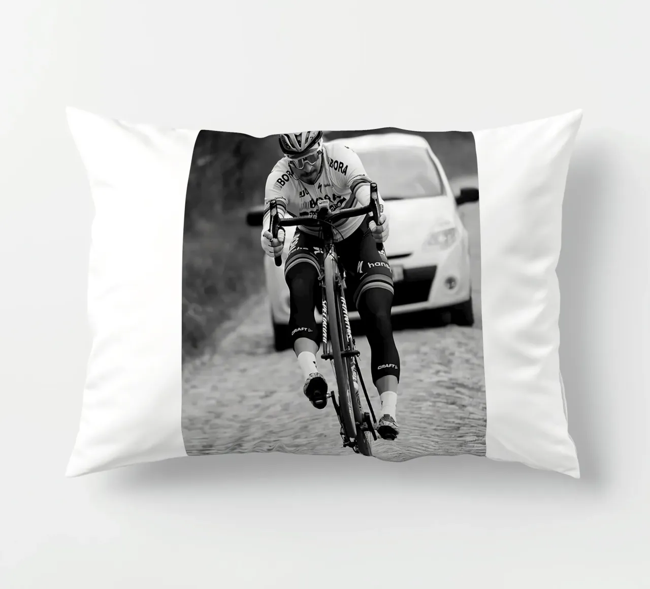 peter sagan gareggia in una delle gare classiche cuscino da addelia shope