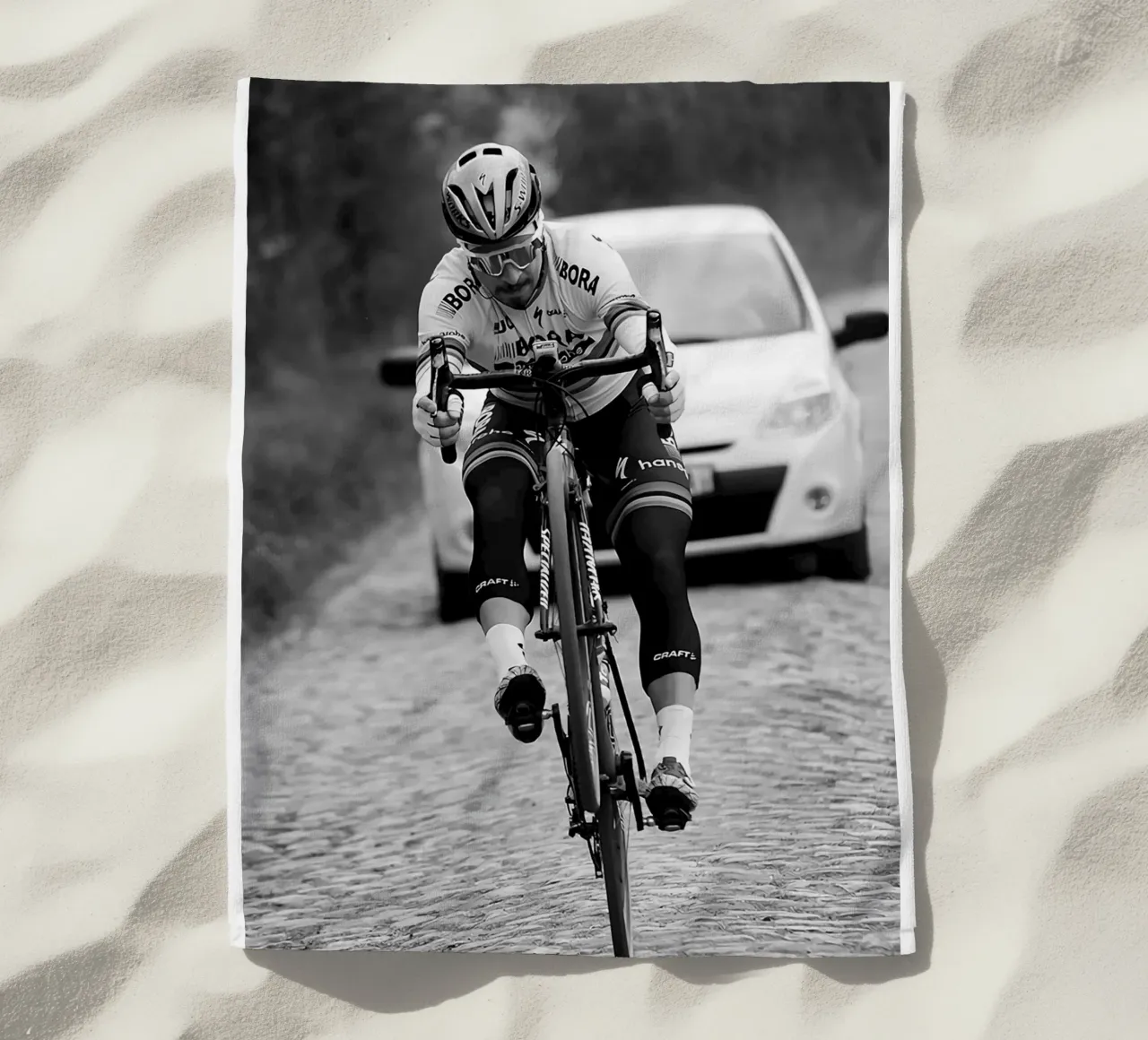 peter sagan gareggia in una delle gare classiche telo mare da addelia shope