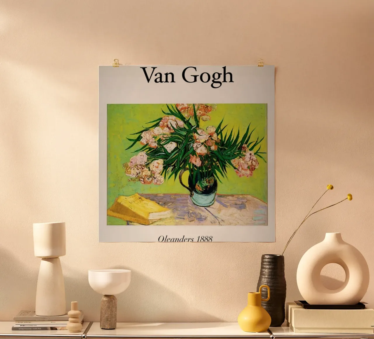 un vaso pieno di vivaci fiori di oleandro poster da Piper Shop Oke