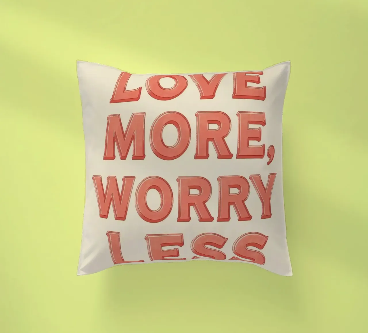 Ama di più, preoccupati di meno Testo grafico cuscino da DesignDoodle