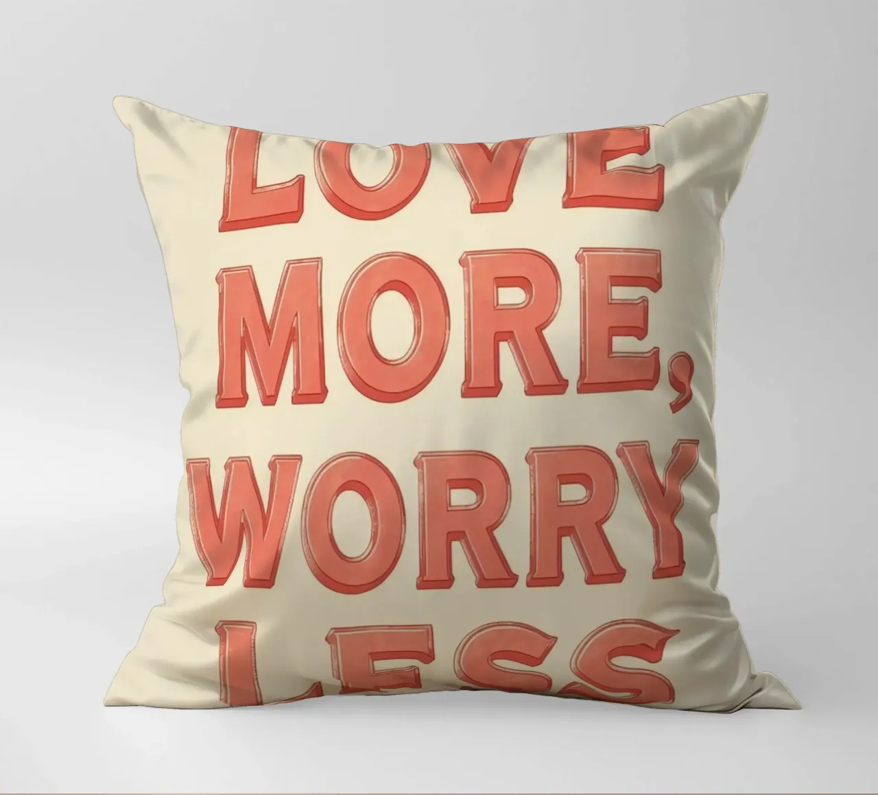 Ama di più, preoccupati di meno Testo grafico cuscino da DesignDoodle