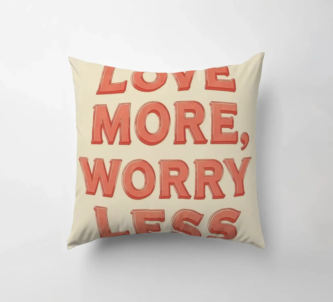 Ama di più, preoccupati di meno Testo grafico cuscino da DesignDoodle