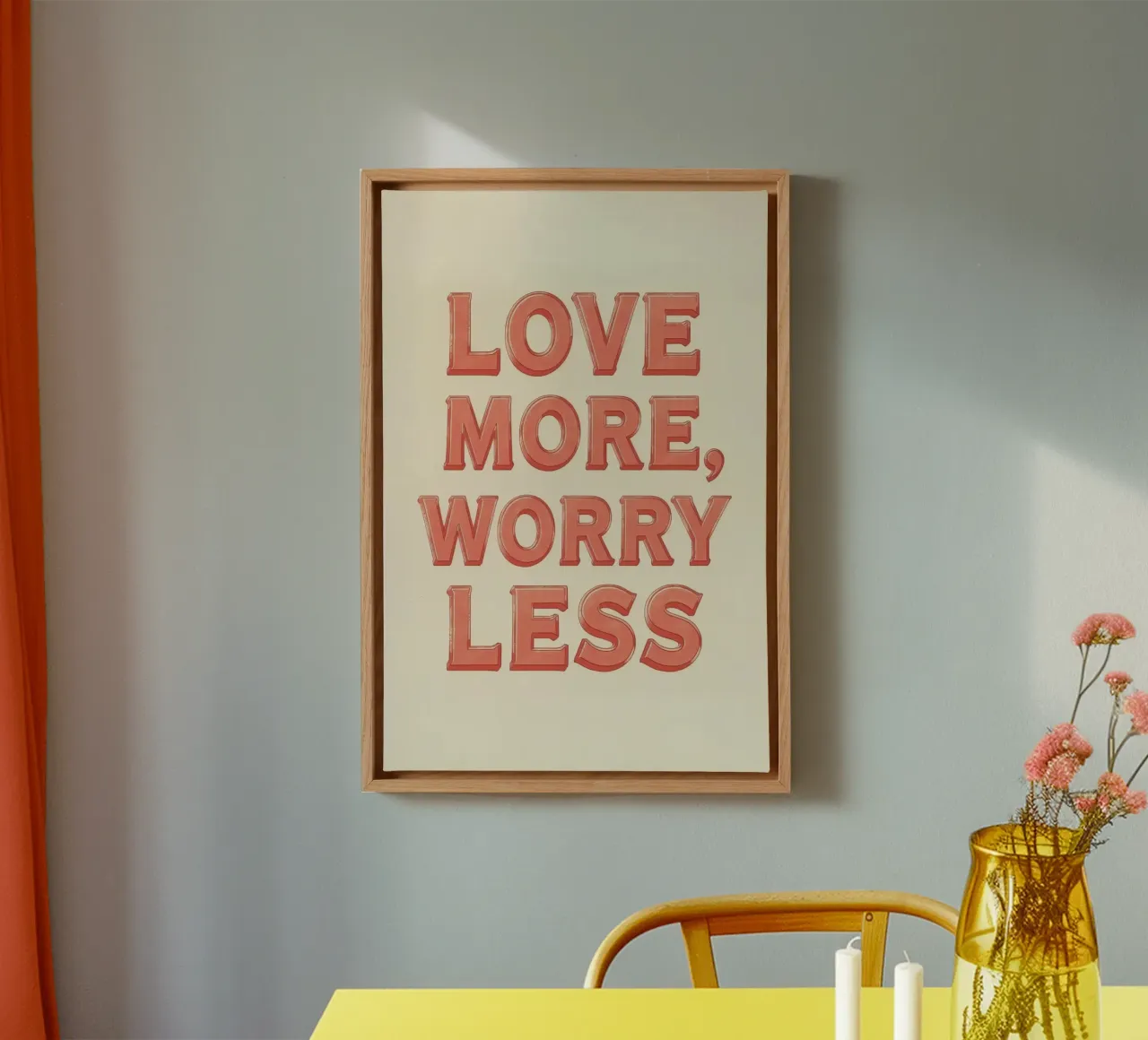 Ama di più, preoccupati di meno Testo grafico tela con Cornice a cassetta da DesignDoodle