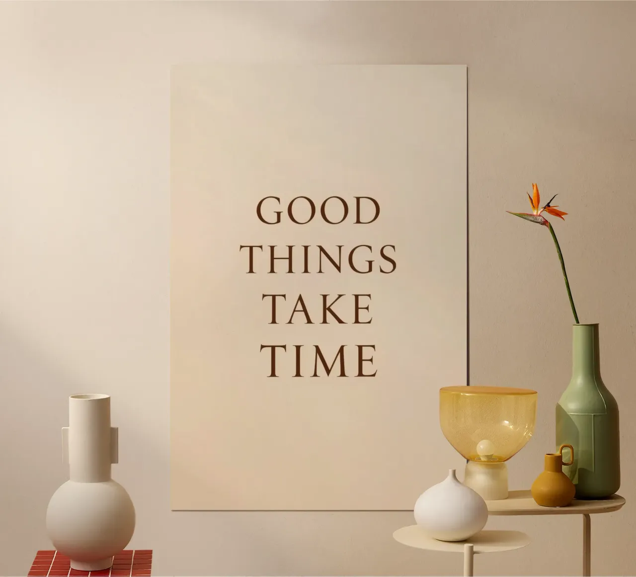 Gut Ding will Weile haben Braun auf Beige Hintergrund Poster mit Holzrahmen von DesignDoodle