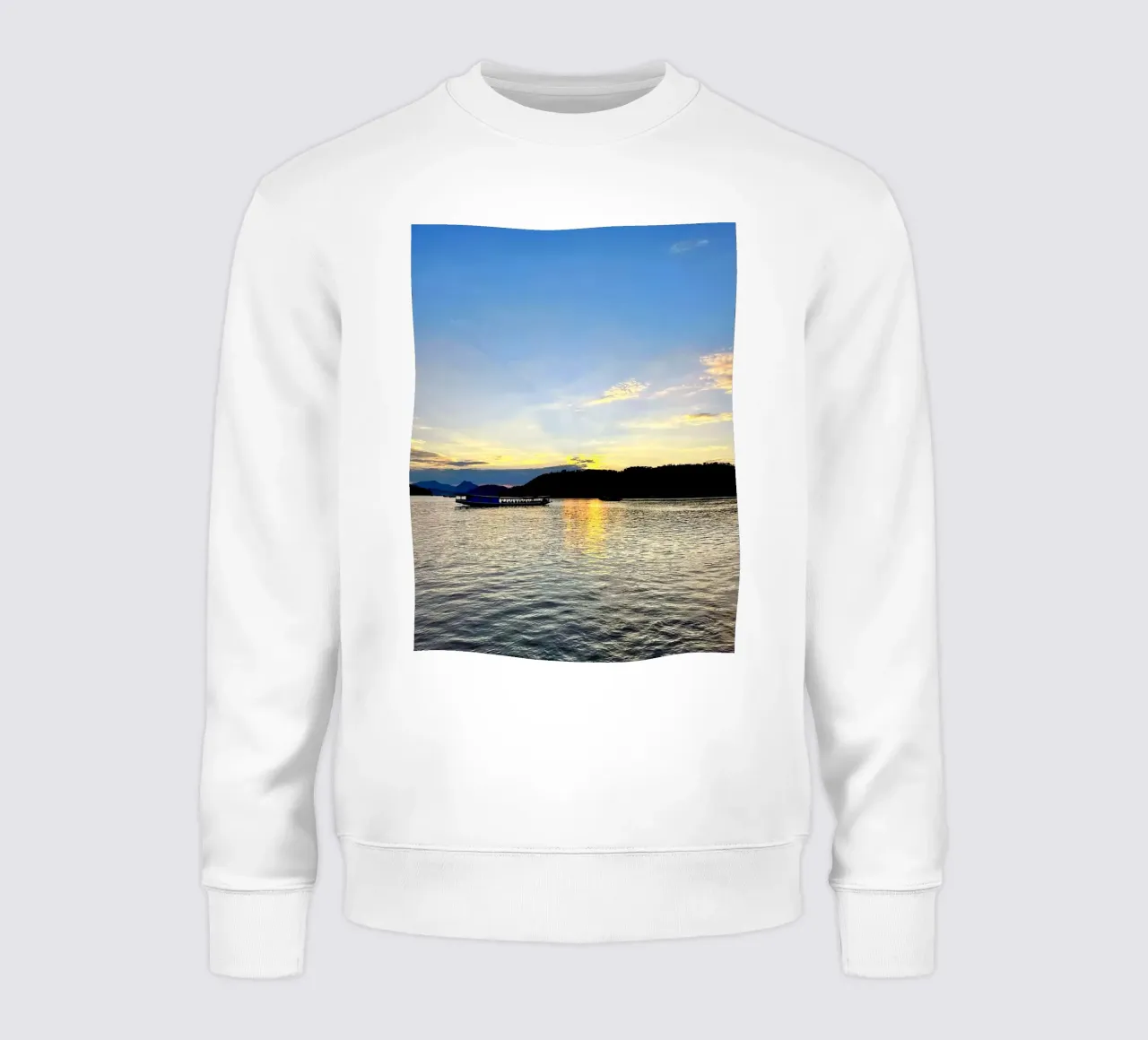 sunset in laos sweatshirt van Reiselust
