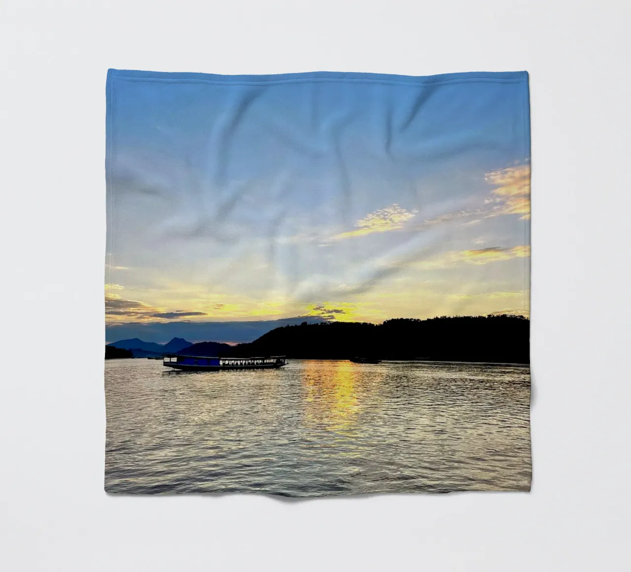 sunset in laos coperta in pile da Reiselust