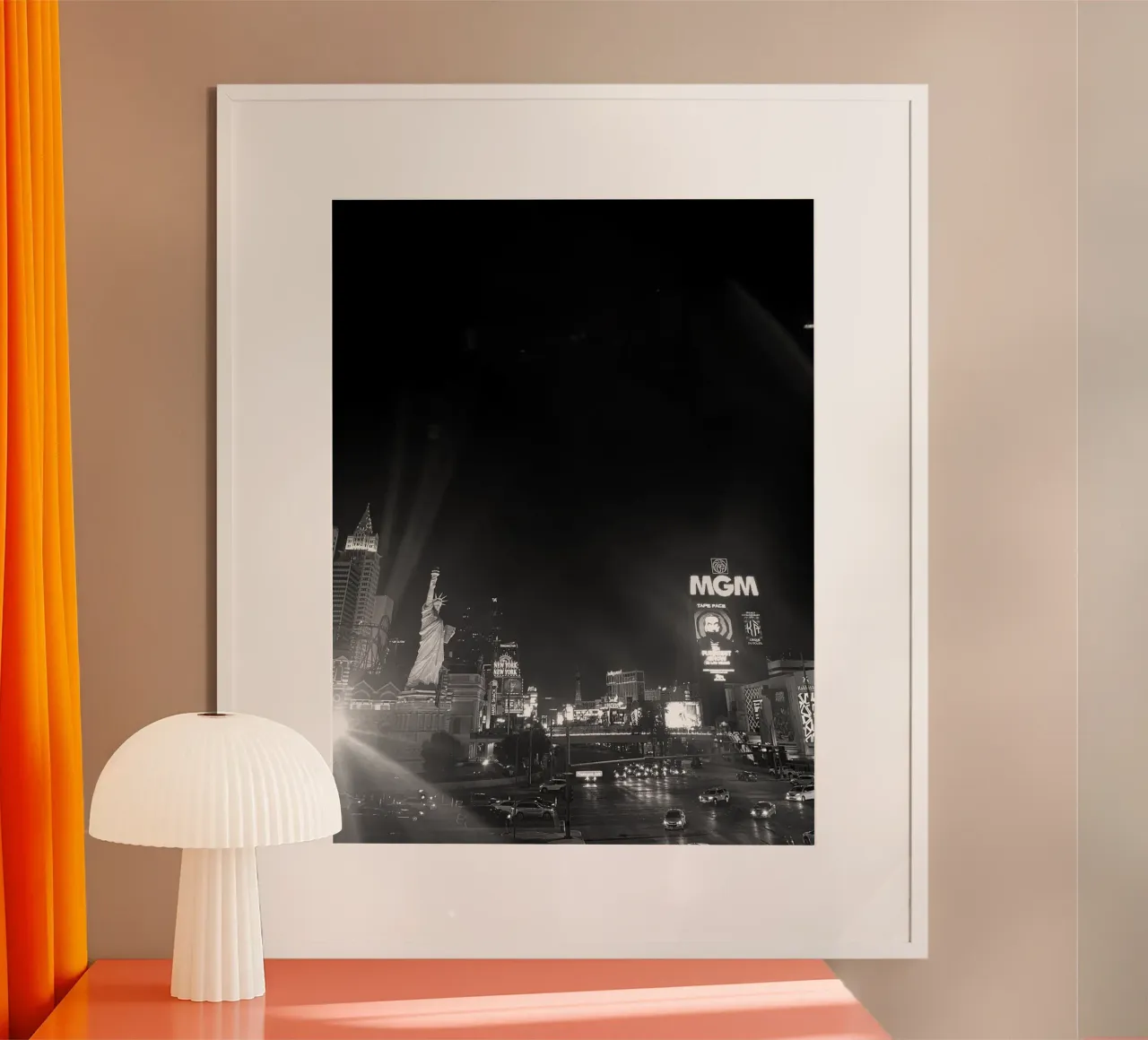 las vegas at night poster con telaio in plastica da Reiselust