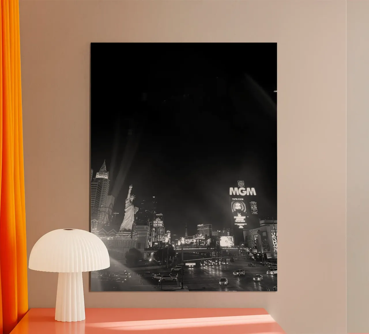 las vegas at night poster con telaio in plastica da Reiselust