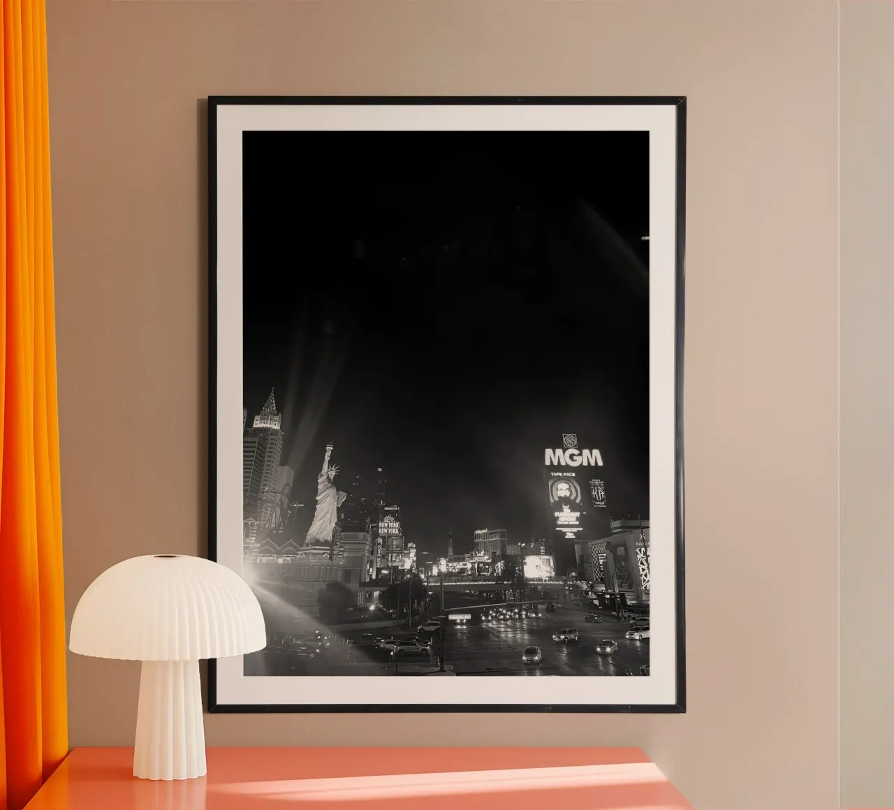 las vegas at night poster con telaio in plastica da Reiselust