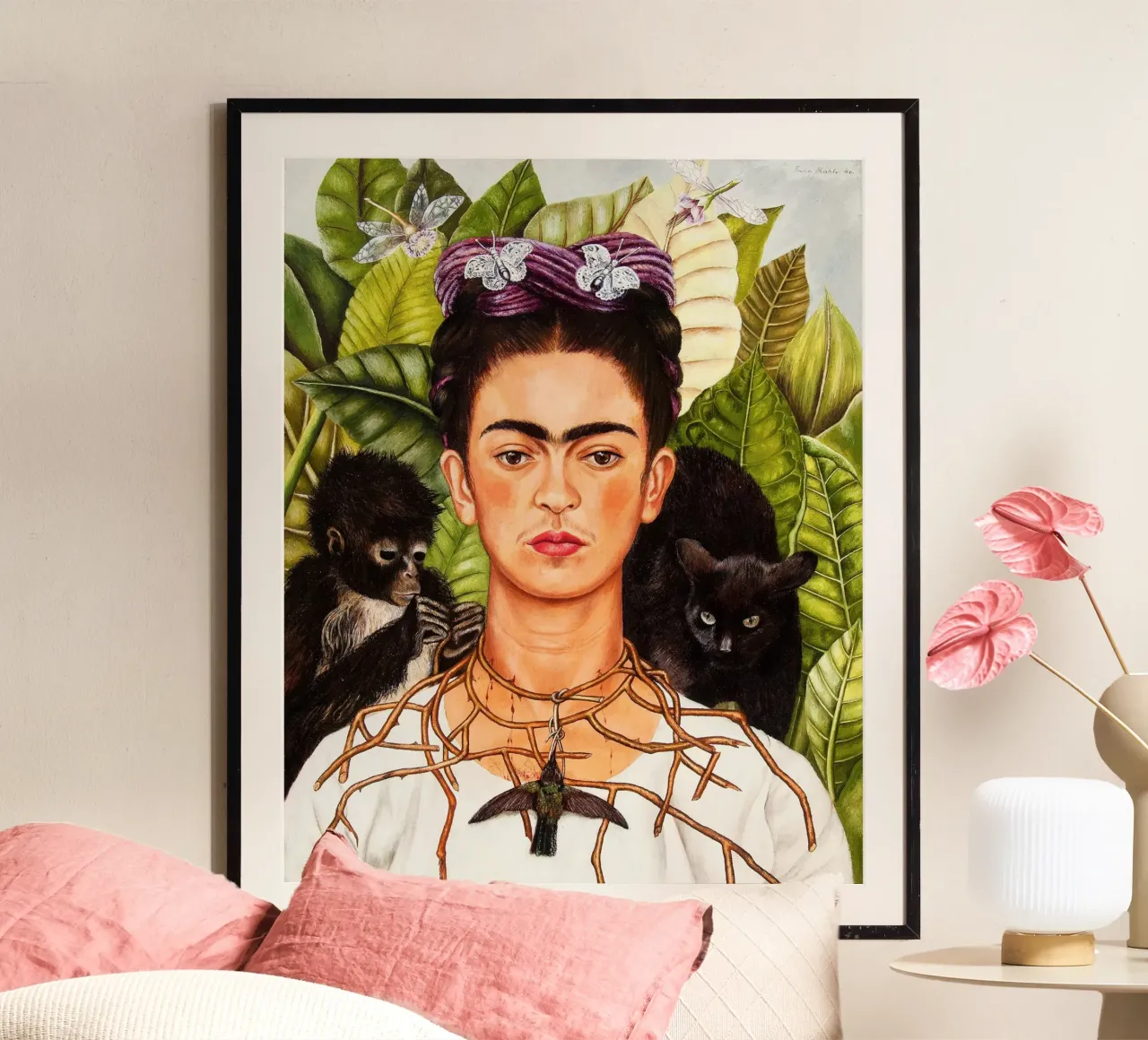 Autoritratto con collana di spine e colibrì poster con telaio in plastica da Venus Art