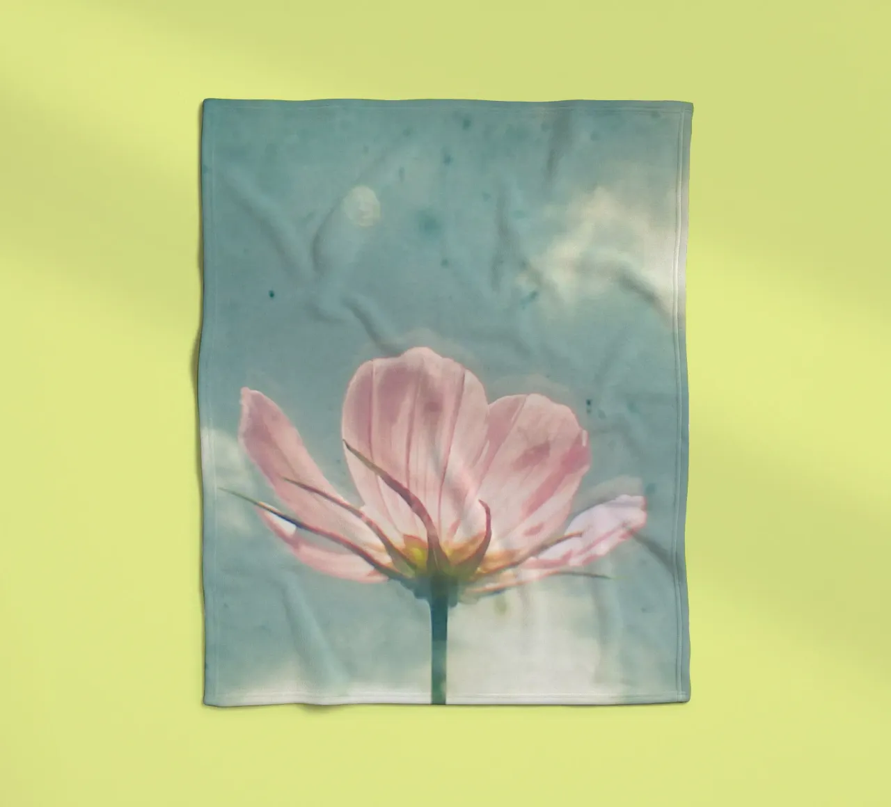 Cosmo rosa coperta in pile da Cassia Beck Photography